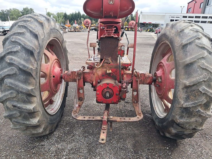 farmall-350-2wd-tractor-image-4
