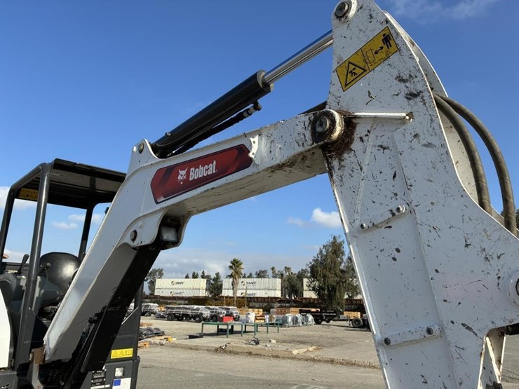 2024-bobcat-e32-image-10