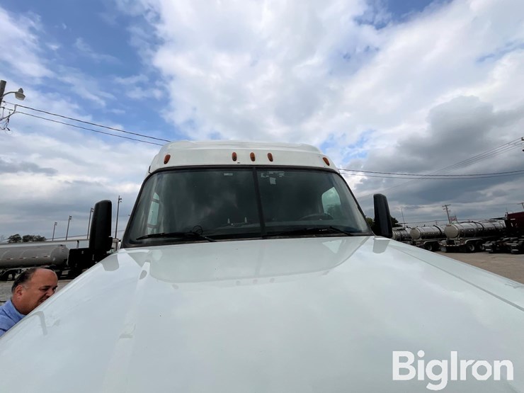2015-freightliner-cascadia-125-image-13
