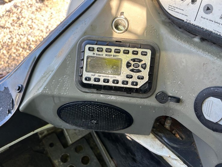 2017-bobcat-t740-image-20