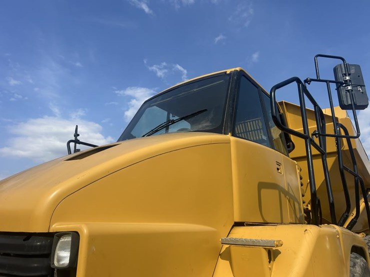 2005-caterpillar-725-image-10