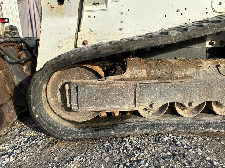 2017-bobcat-t740-image-13
