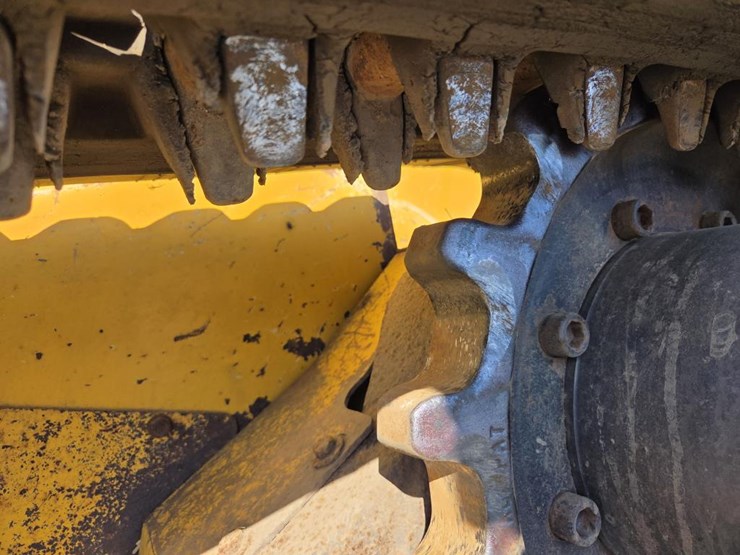 2013-deere-ct332-image-52