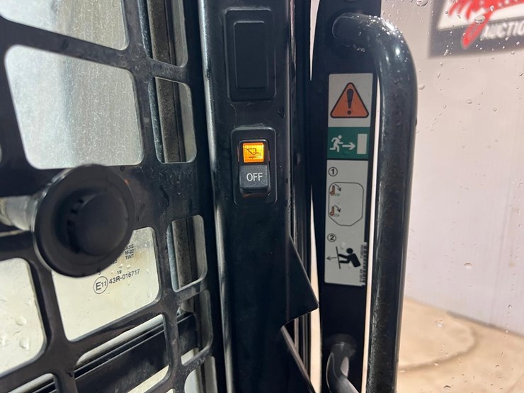 2019-bobcat-t740-image-25
