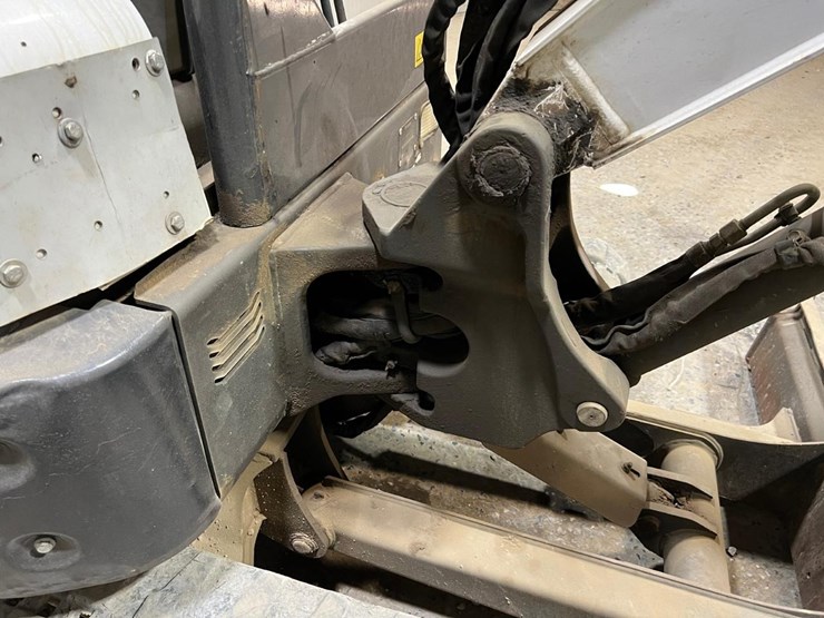 2020-bobcat-e32-image-24