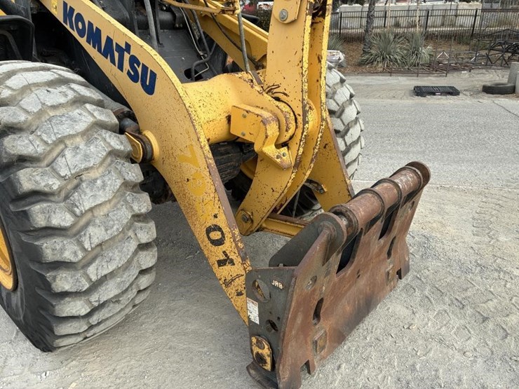 2015-komatsu-wa380-8-image-6