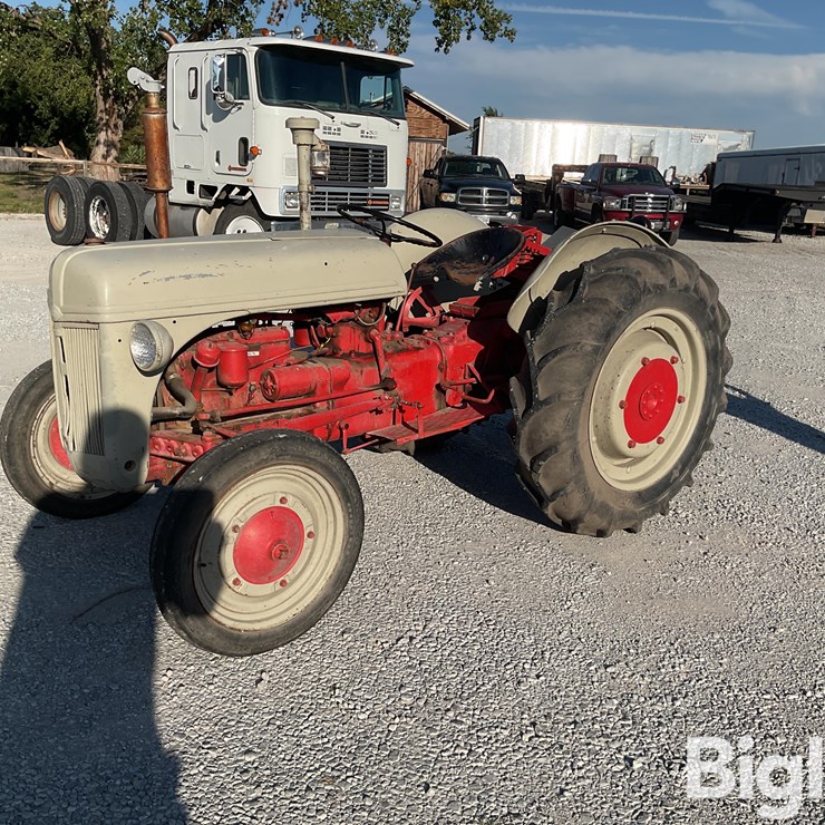 1943 FORD 9N