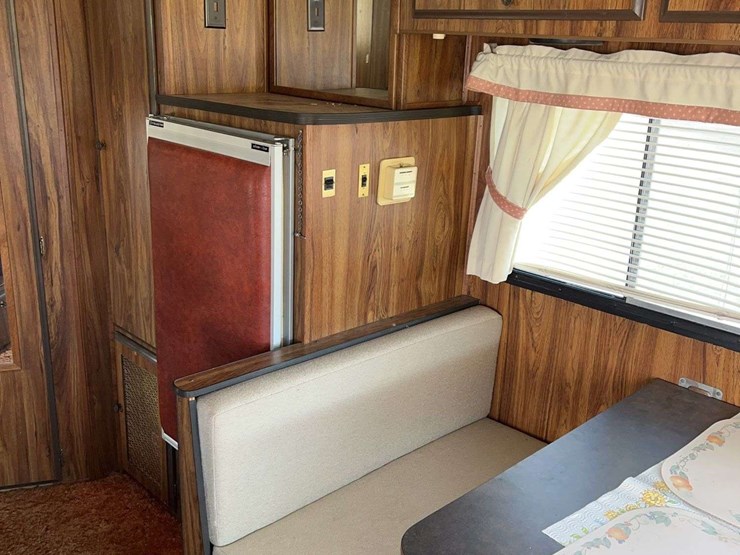 1980-sportsman-b-300-motorhome-image-20