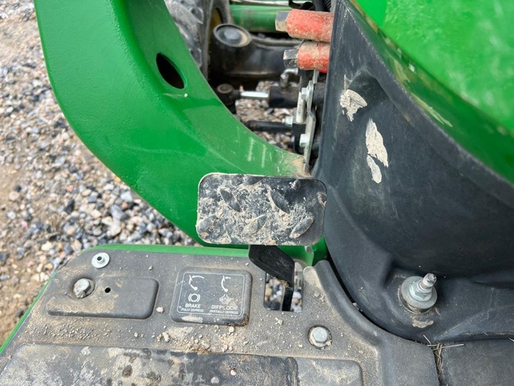 2021-john-deere-3025e-image-32