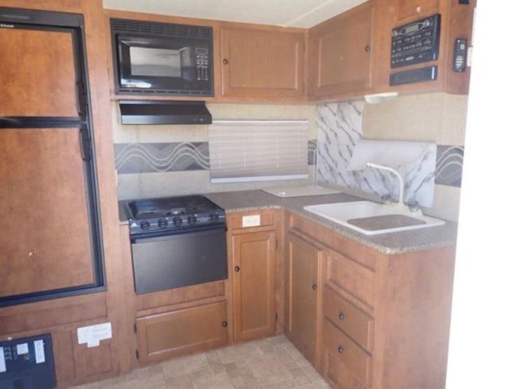 2012-skyline-nomad-t/a-travel-trailer-1se200r21cf0-image-11
