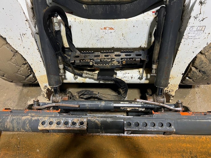2017-bobcat-s550-image-10