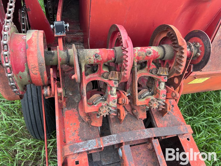 new-holland-270-image-19