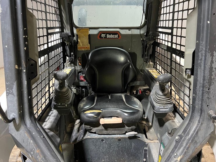 2021-bobcat-t64-image-23