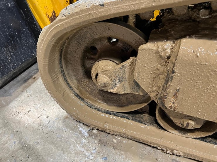 deere-323e-image-13