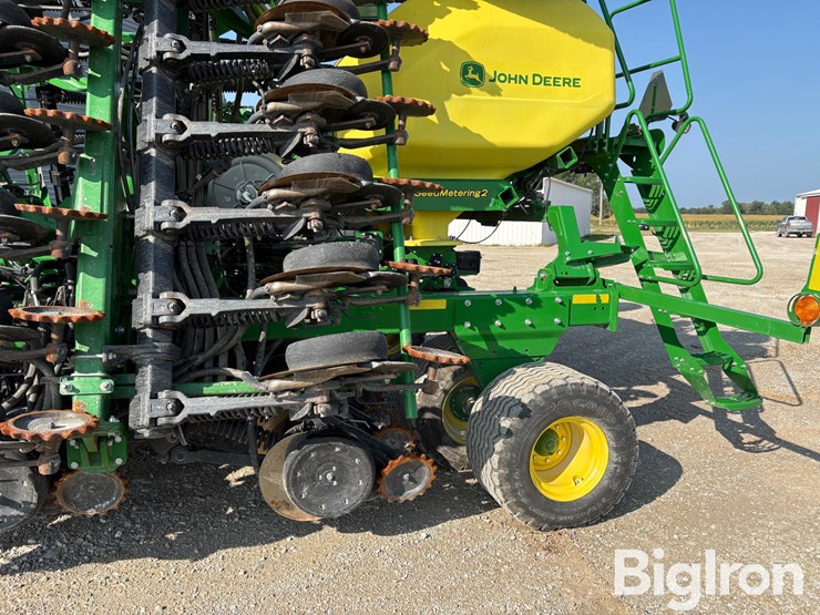 2022-john-deere-n542c-image-16