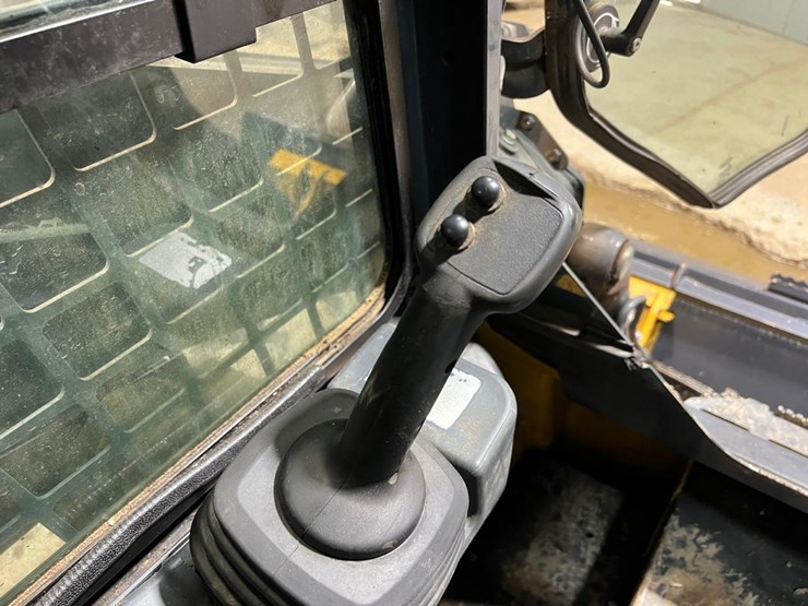 2016-deere-318g-image-21