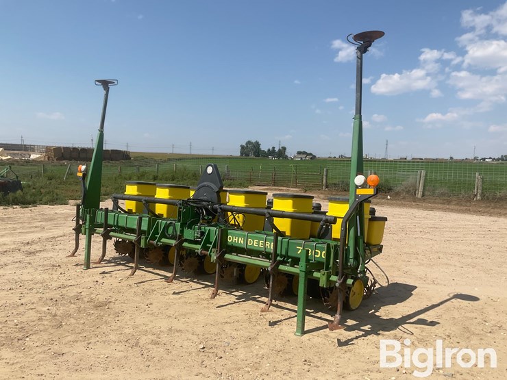 john-deere-7300-image-1