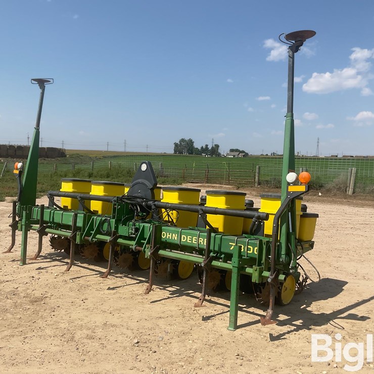 JOHN DEERE 7300