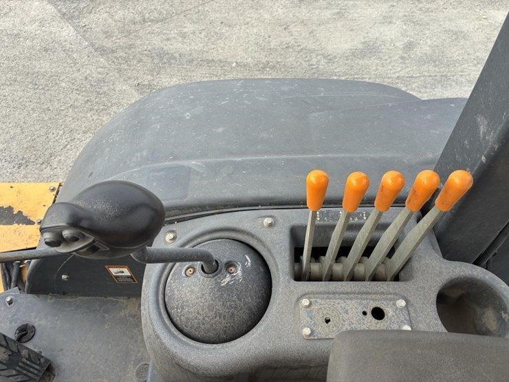 2015-deere-210l-image-20