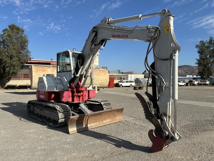 2016-takeuchi-tb280fr-image-2