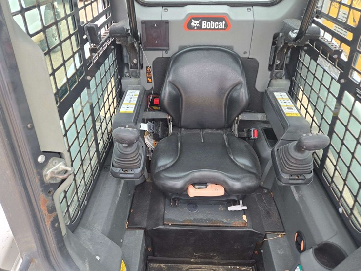 2022-bobcat-t64-image-10
