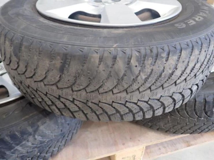 qty-of-(4)-antares-215/75r16-tires-&-rims-image-6