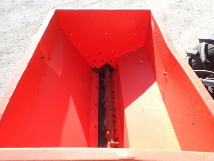2016-kubota-m7040d-image-39