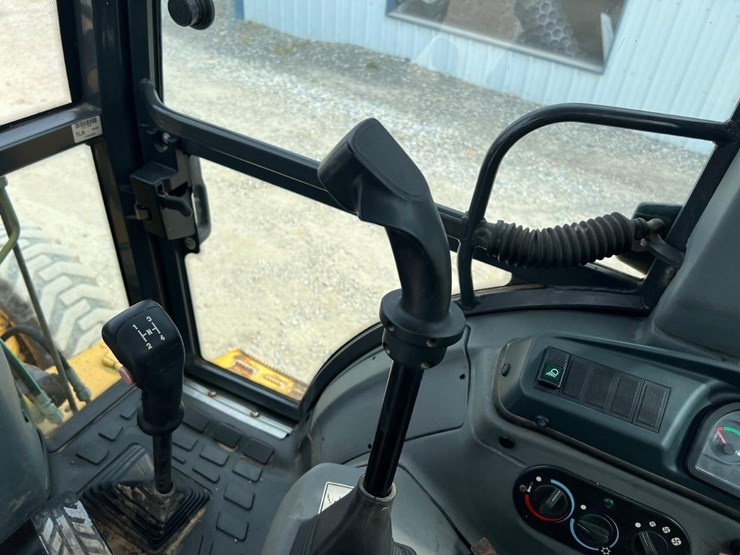 new-holland-b95-image-29