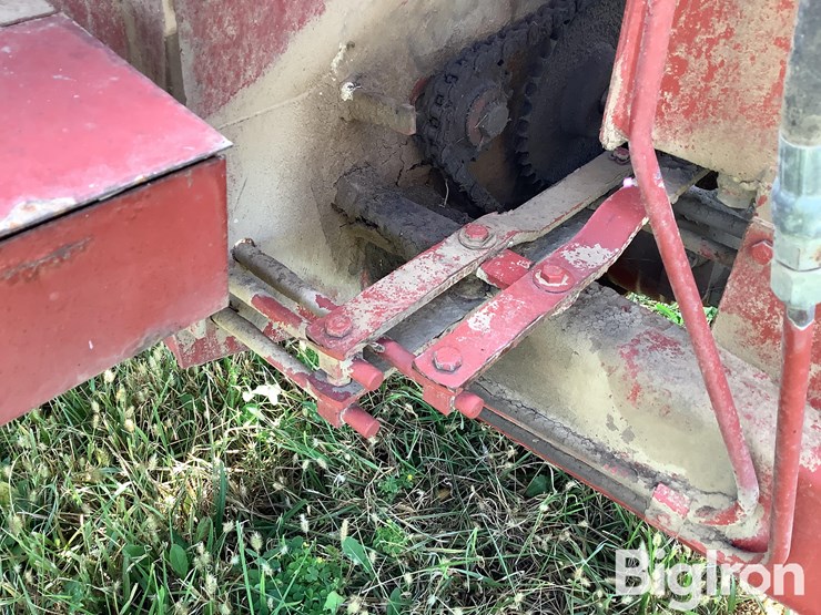 new-holland-1037-image-19