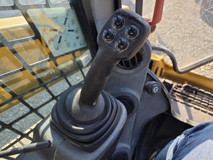 caterpillar-259d-image-40