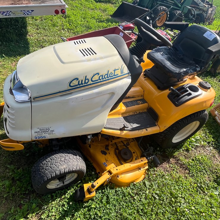 CUB CADET 3208