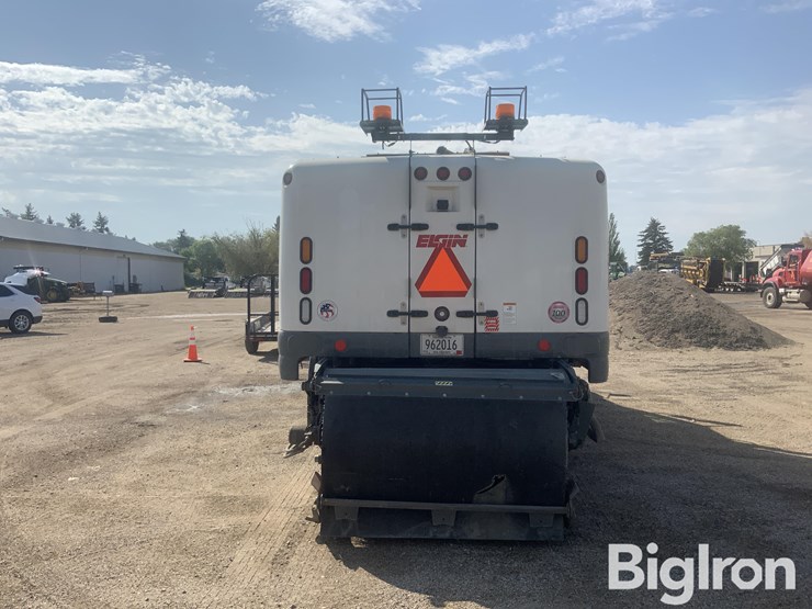2015-elgin-broom-bear-image-6