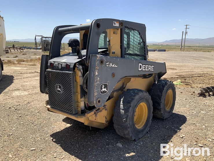 2011-deere-332d-image-5