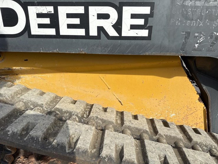 deere-323e-image-25