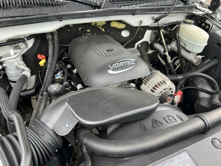 2004-chevrolet-silverado-3500-image-11