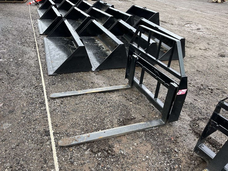 kivel-3500-48"-pallet-fork-attachment-image-1