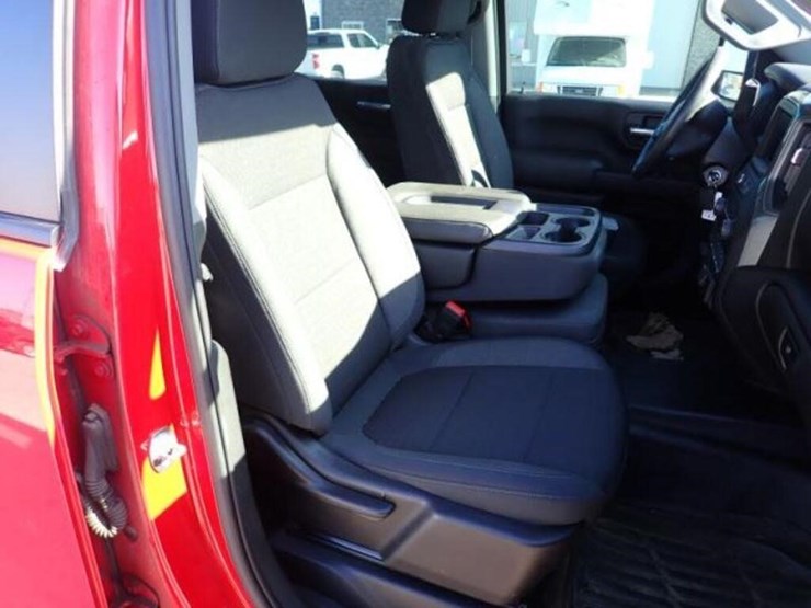 2022-chevrolet-2500hd-image-36