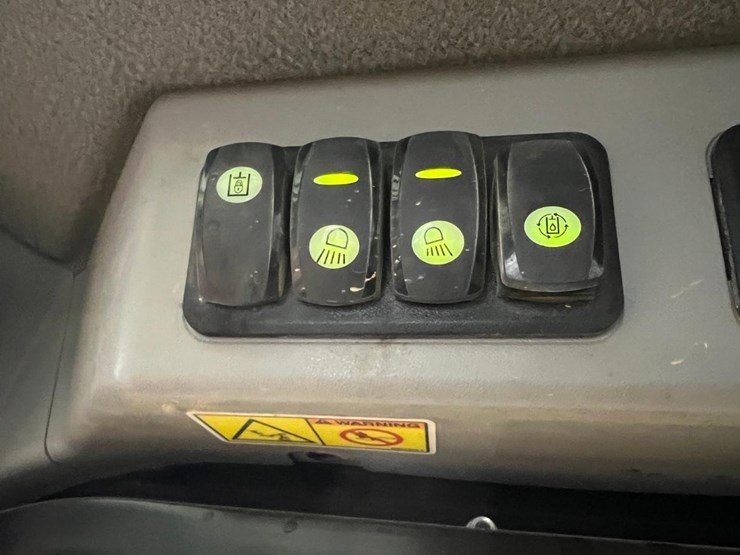 2019-caterpillar-259d-image-25