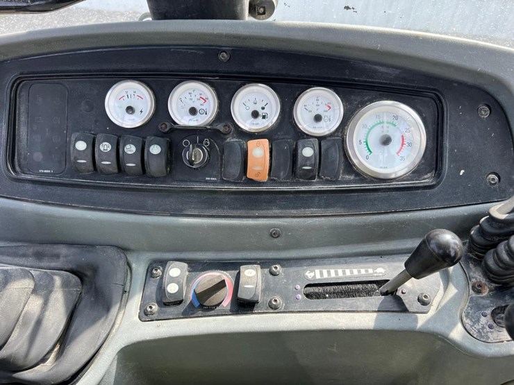 caterpillar-430d-image-26