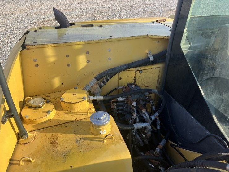 2012-komatsu-pc70-image-21