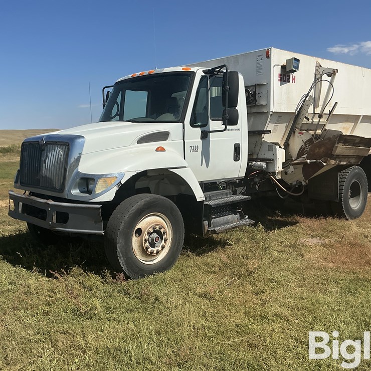2005 INTERNATIONAL 7300