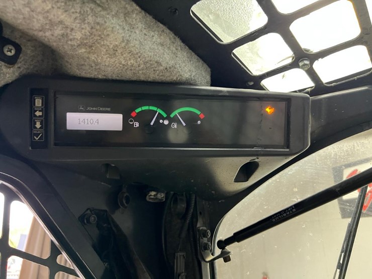 deere-332e-image-19