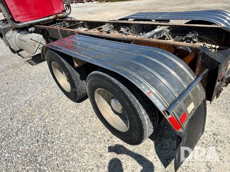 1993-peterbilt-377-image-39