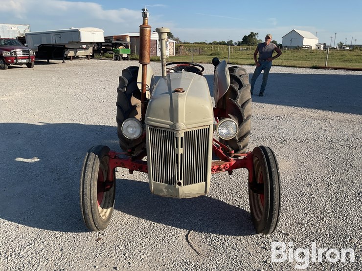 1943-ford-9n-image-8