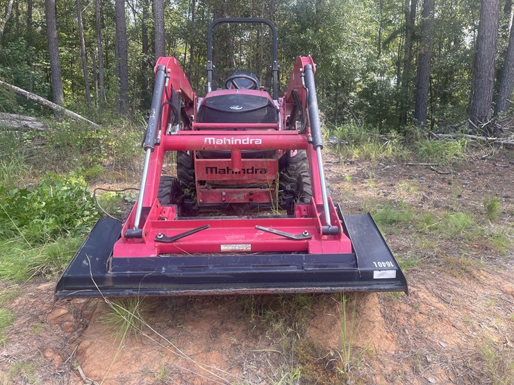 2020-mahindra-1640-image-2