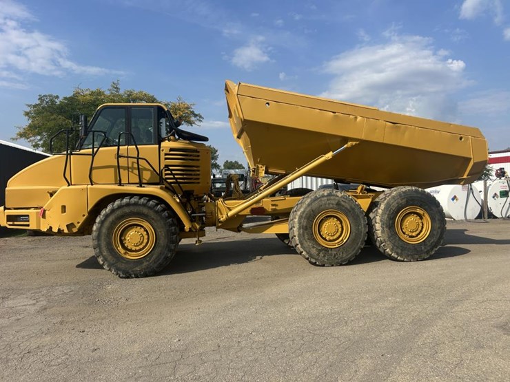 2005-caterpillar-725-image-2