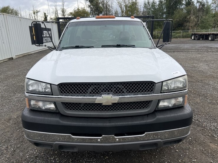2004-chevrolet-silverado-3500-image-8