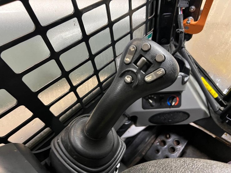 2022-bobcat-t770-image-26