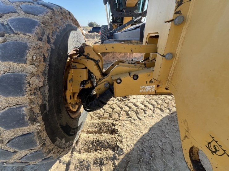 2011-deere-772gp-image-43