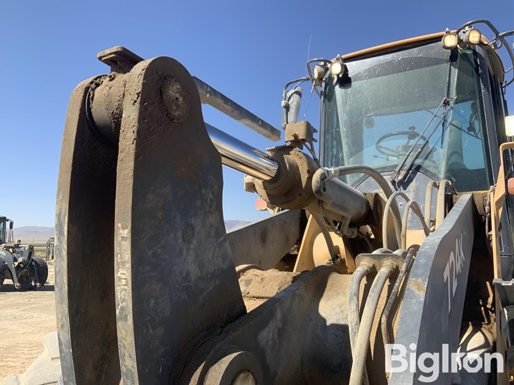 2019-deere-724k-image-12